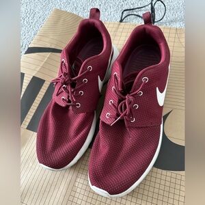 Nike Roshe Run Team Red White Men's Sneakers (511881-610)